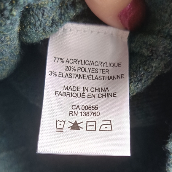 M☘️Reitmans Forest Green V-Neck Sweater - Picture 7 of 7